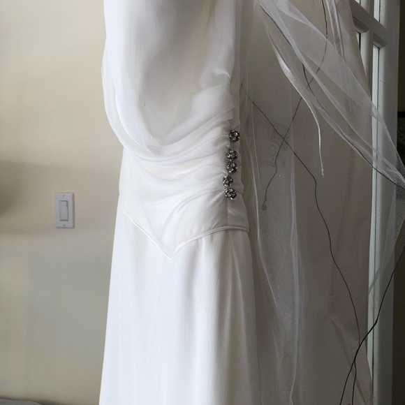Wedding Dress - Picture 2 of 3